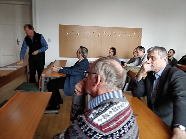 images/math-site/meetings/20180201-KozmaJHV/web/big/2018-02-01-13.11.09.jpg