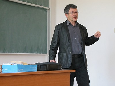 images/math-site/meetings/Seminar/20121108-GergelyLaszlo/web/big/IMG_1931.jpg