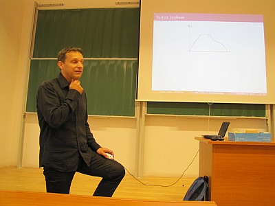 images/math-site/meetings/Seminar/20121122-MajorLaszlo/web/big/IMG_1936.jpg