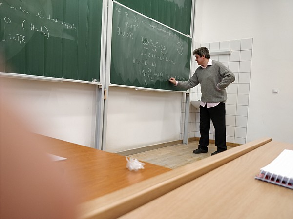 images/math-site/meetings/Seminar/20180308-JovanovicB/web/big/IMG_20180308_144501.jpg