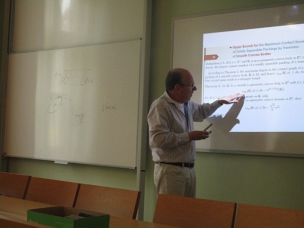 images/math-site/meetings/Seminar/20180717-BezdekKaroly/web/big/IMG_1465.jpg