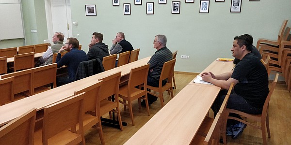 images/math-site/meetings/Seminar/20190228-MakaiE/web/big/IMG_20190228_123347.jpg