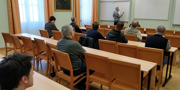 images/math-site/meetings/Seminar/20190228-MakaiE/web/big/IMG_20190228_123356.jpg