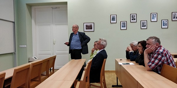 images/math-site/meetings/Seminar/20190510-PalesZs/web/big/IMG_20190510_132931.jpg