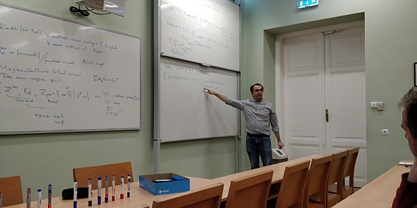 images/math-site/meetings/Seminar/20191114-StipsiczA/web/big/IMG_20191114_130457.jpg