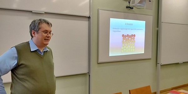 images/math-site/meetings/Seminar/20191128-SzaboPG/web/big/IMG_20191128_123450.jpg