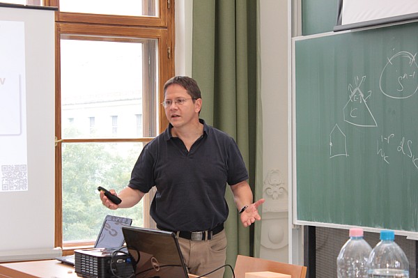 images/math-site/meetings/SzeGeNap/20171006/13451515/web/big/IMG_0552.jpg