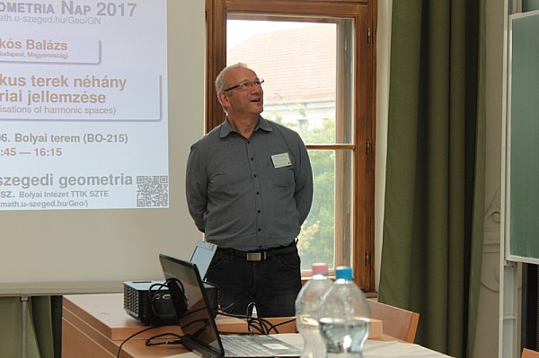 images/math-site/meetings/SzeGeNap/20171006/15451645/web/big/IMG_0568.jpg