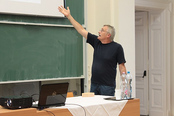 images/math-site/meetings/SzeGeNap/20171006/15451645/web/big/IMG_0587.jpg