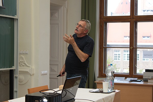 images/math-site/meetings/SzeGeNap/20171006/15451645/web/big/IMG_0588.jpg