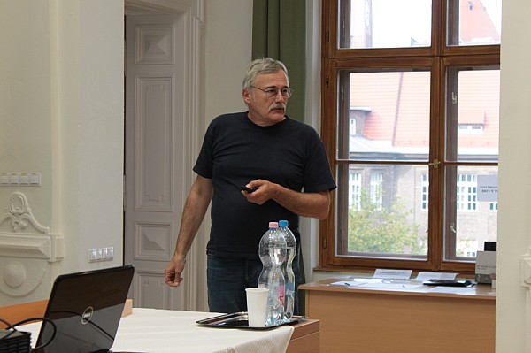 images/math-site/meetings/SzeGeNap/20171006/15451645/web/big/IMG_0589.jpg