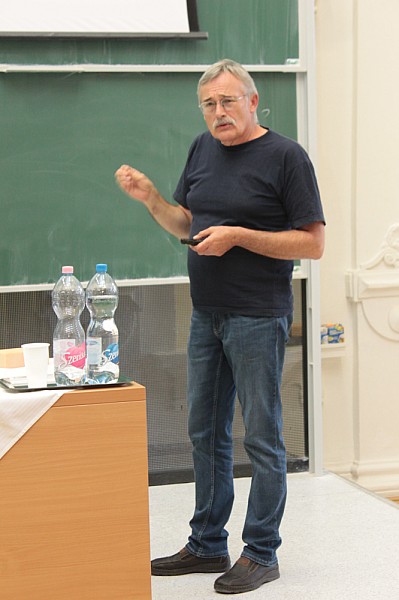 images/math-site/meetings/SzeGeNap/20171006/15451645/web/big/IMG_0591.jpg