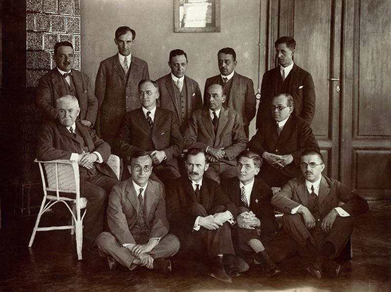1928